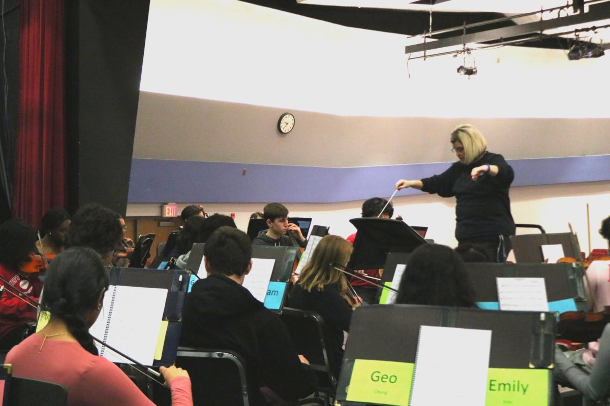 The Philharmonia students rehearse in the auditorium during class. “I try practicing as soon as I get home," sophomore symphonic violinist Kelly Kang said. "I know if I don't then I'm just gonna push it back and not practice.” 